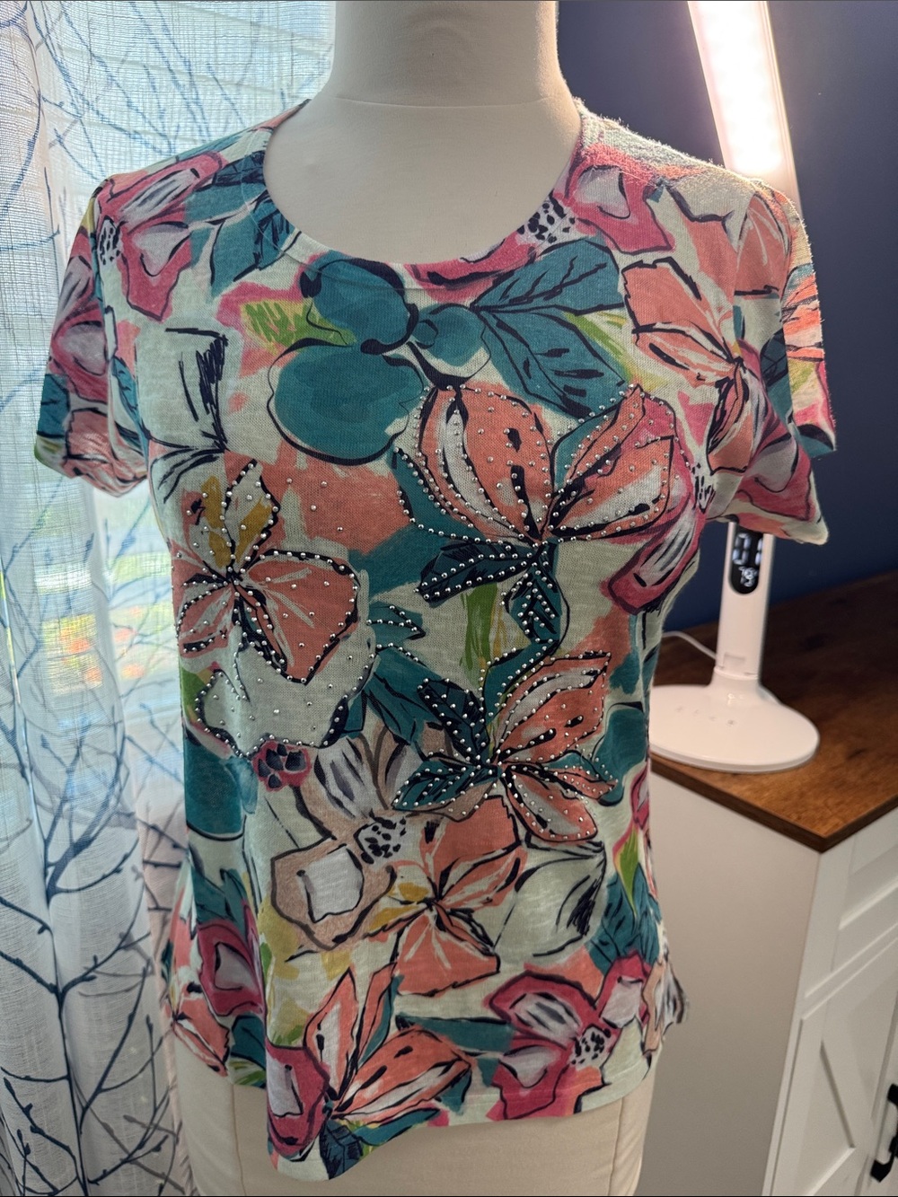 Milano - Floral Short-Sleeve Crewneck Top in Coral & Teal